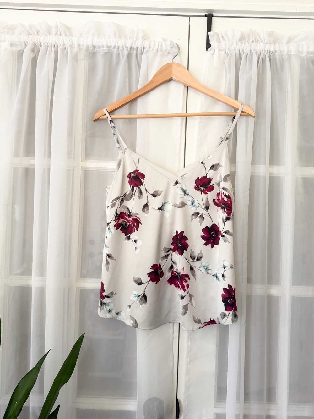 White House Black Market Floral Strappy Tank Size Small